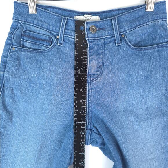 Levis Jeans Womens 6M (26x15) Blue Knee Length Bermuda Capri Stretch Mid Rise - Picture 8 of 9